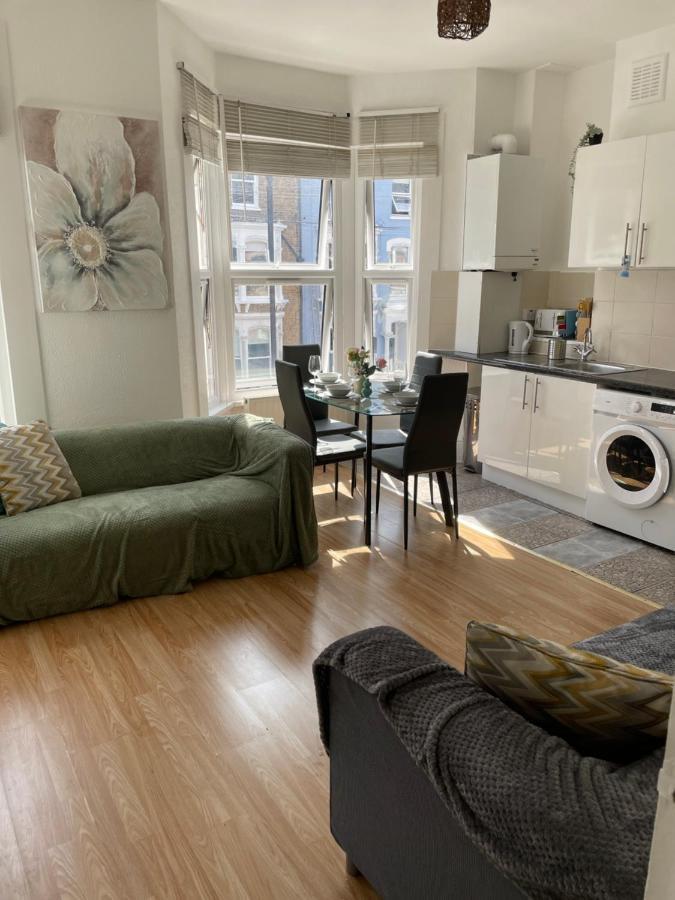 Large, Bright And Spacious 3 Bed Flat In London Exterior photo